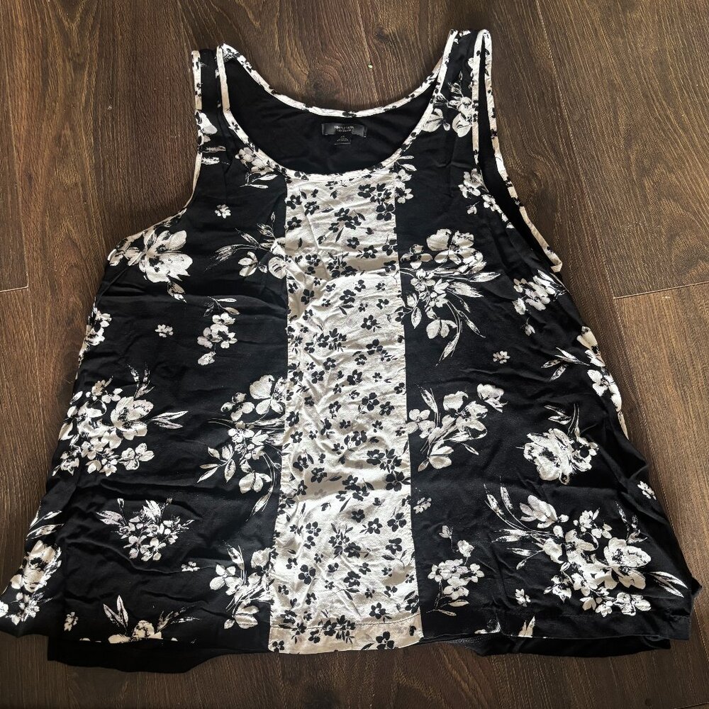 Vera Wang XL sleeveless blouse.